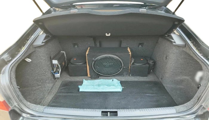 2014 Skoda Octavia AMBITION 2.0 TDI, Diesel, Manual, 1,43,029 km, exterior