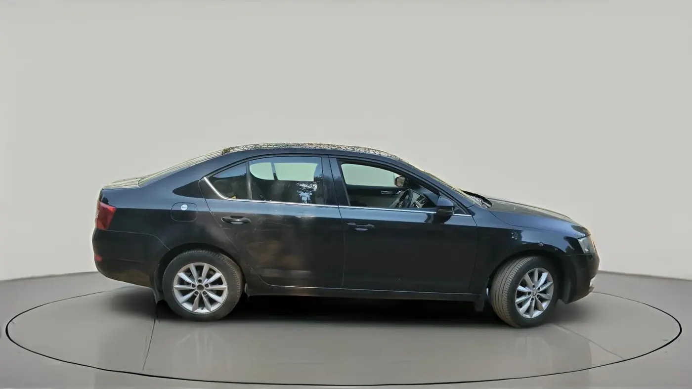 2014 Skoda Octavia AMBITION 2.0 TDI, Diesel, Manual, 1,43,029 km, exterior