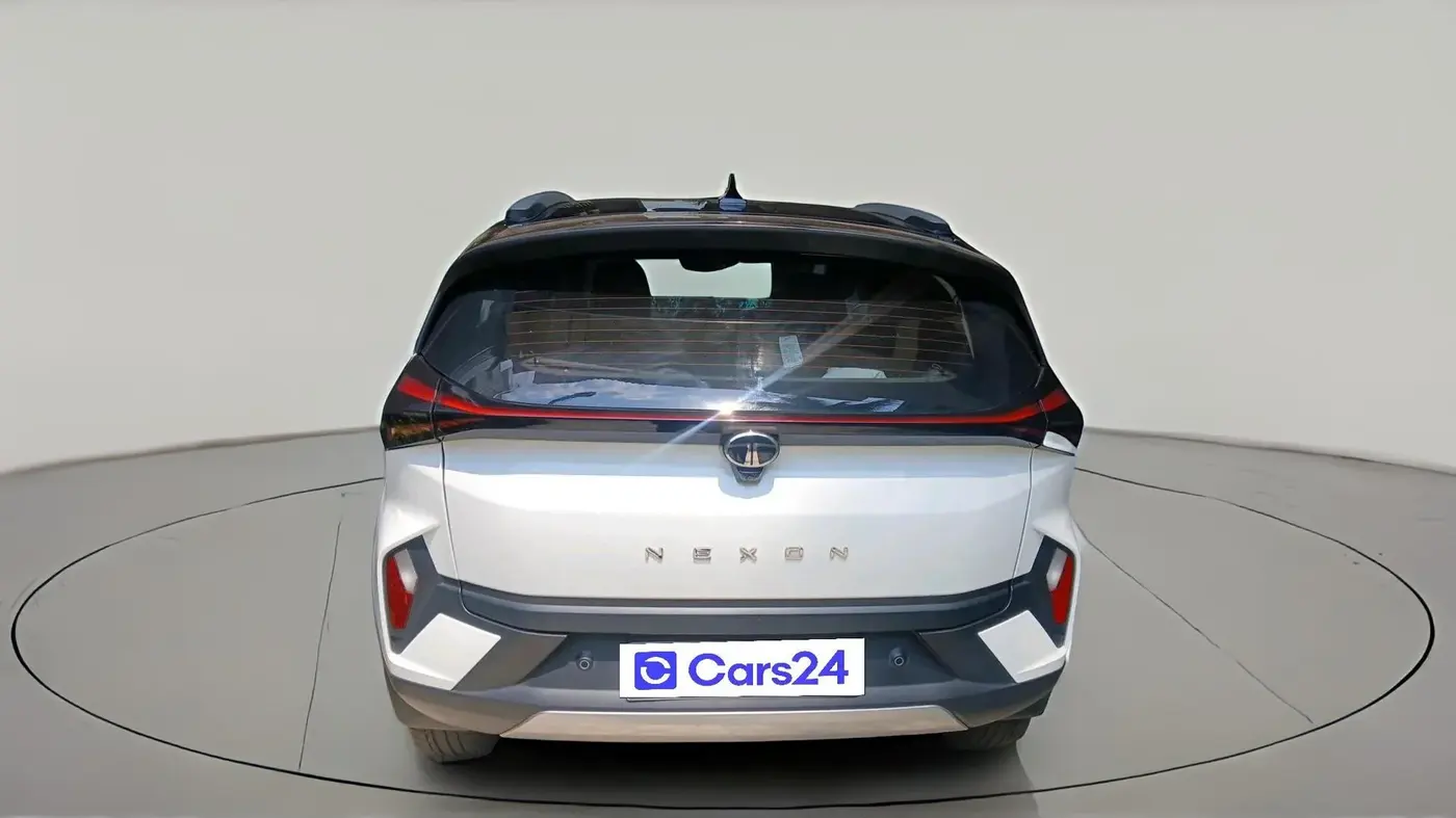 2024 Tata NEXON FEARLESS + SUNROOF DCA DUAL TONE 1.2 PETROL, Petrol, Automatic, 18,612 km, exterior