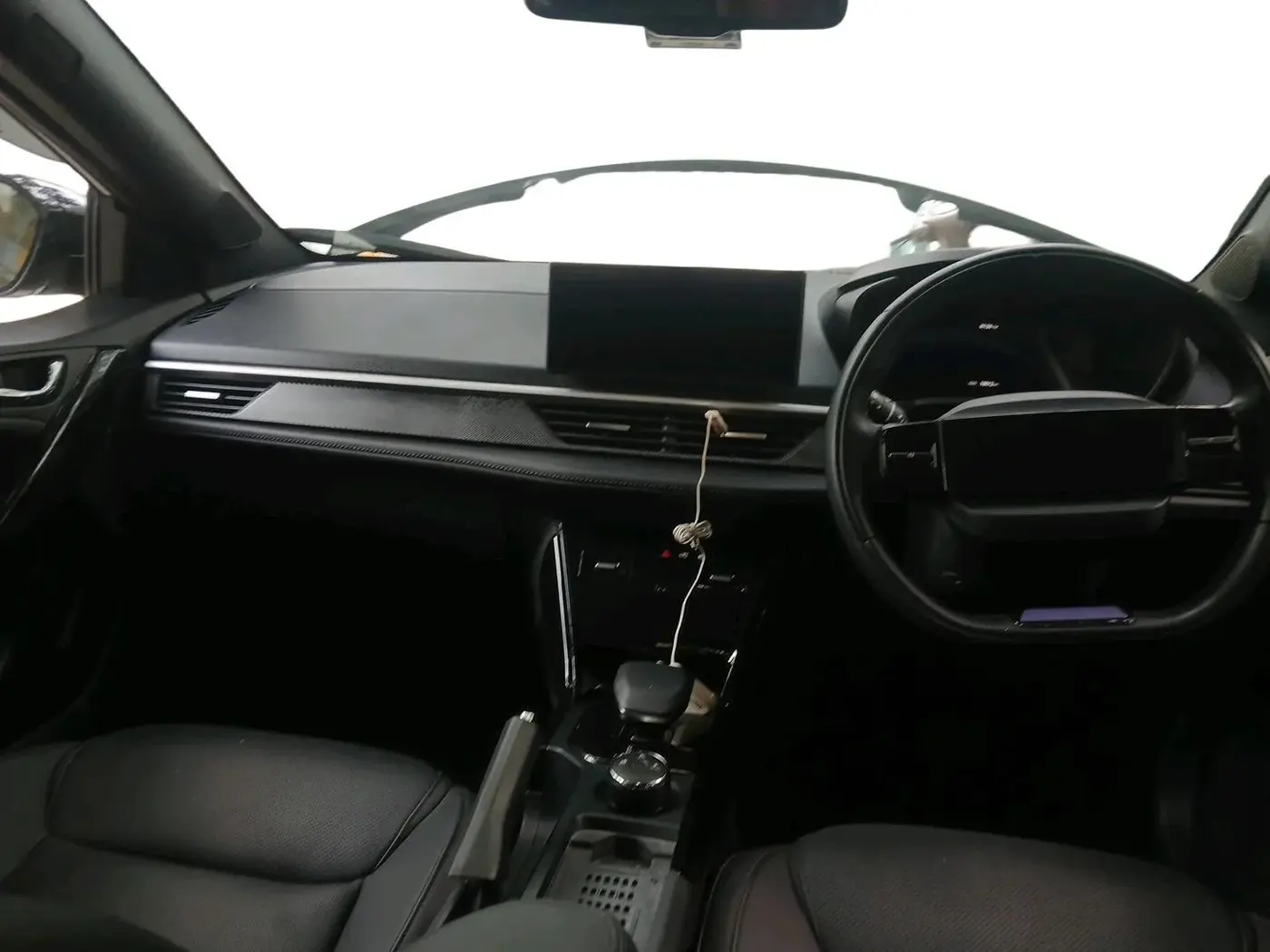 2024 Tata NEXON FEARLESS + SUNROOF DCA DUAL TONE 1.2 PETROL, Petrol, Automatic, 18,612 km, interior