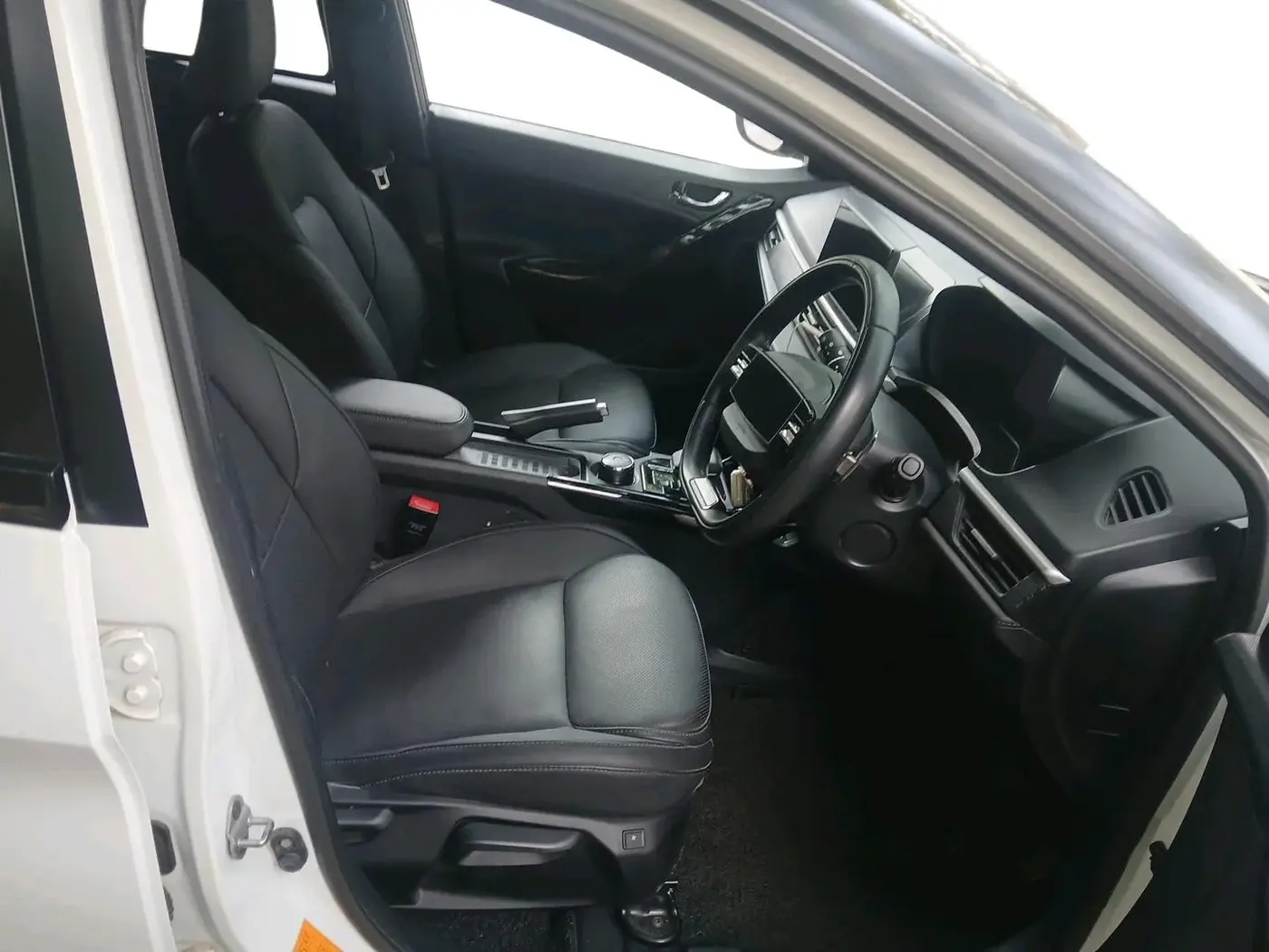 2024 Tata NEXON FEARLESS + SUNROOF DCA DUAL TONE 1.2 PETROL, Petrol, Automatic, 18,612 km, interior