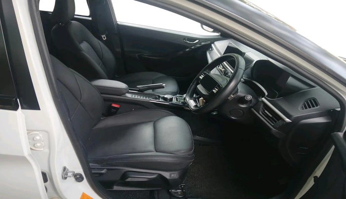 2024 Tata NEXON FEARLESS + SUNROOF DCA DUAL TONE 1.2 PETROL, Petrol, Automatic, 18,612 km, interior