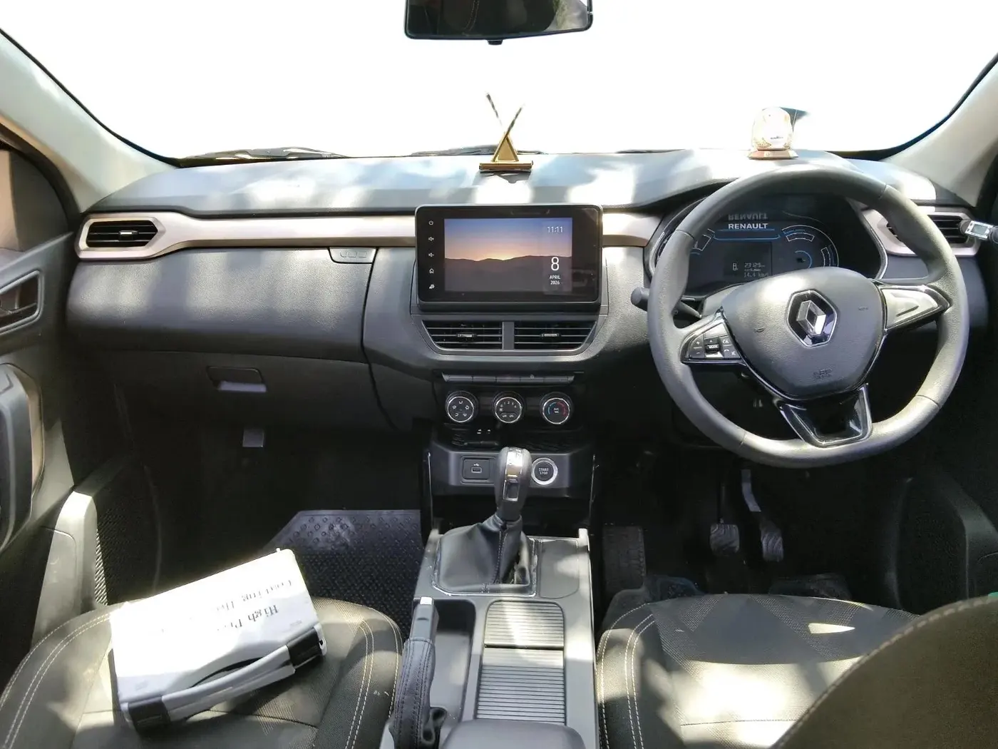 2021 Renault Kiger RXT AMT DUAL TONE, Petrol, Automatic, 23,129 km, interior
