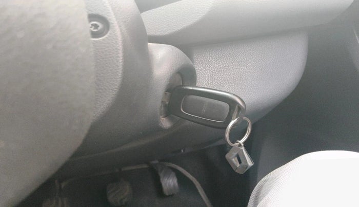 2016 Renault Kwid RXT 0.8, Petrol, Manual, 1,10,242 km, interior