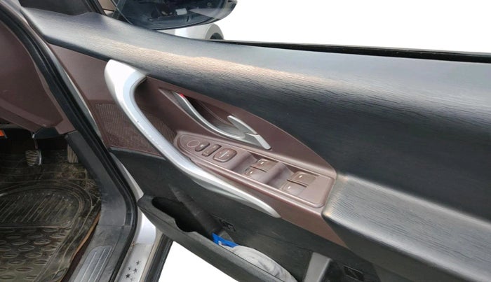 2014 Mahindra XUV500 W6, Diesel, Manual, 1,94,462 km, interior