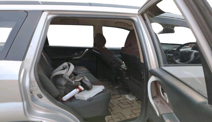 2014 Mahindra XUV500 W6, Diesel, Manual, 1,94,462 km, interior