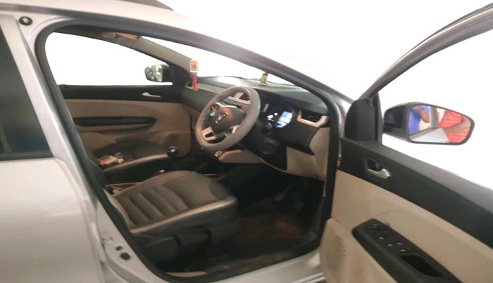 2022 Renault TRIBER RXZ, Petrol, Manual, 37,195 km, interior