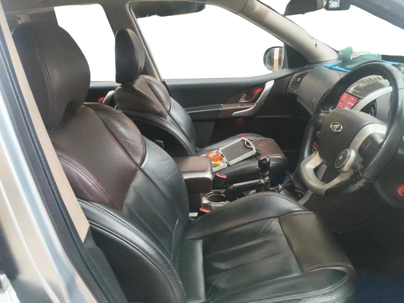 2013 Mahindra XUV500 W8, Diesel, Manual, 95,039 km, interior