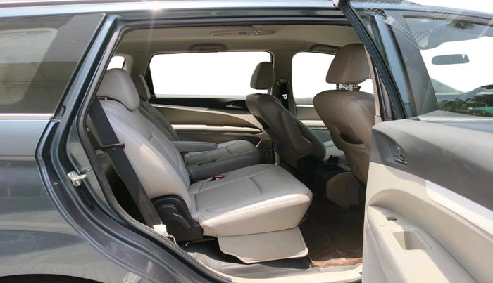 2018 Mahindra MARAZZO M6 7 STR, Diesel, Manual, 1,17,730 km, interior