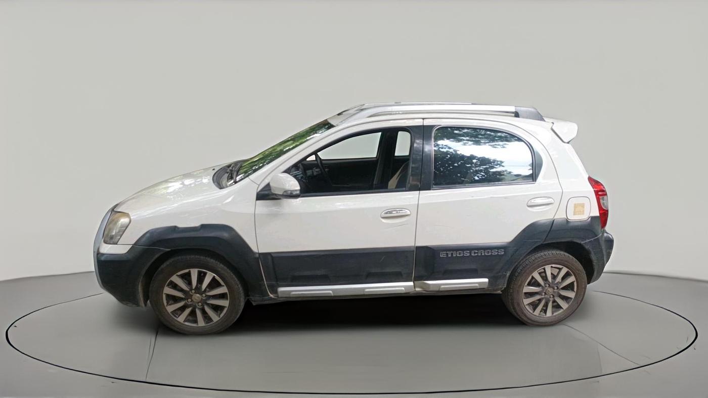 2014 Toyota Etios CROSS 1.4 VD, Diesel, Manual, 1,14,625 km, exterior