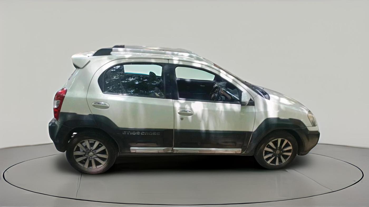 2014 Toyota Etios CROSS 1.4 VD, Diesel, Manual, 1,14,625 km, exterior