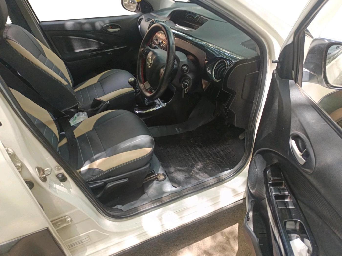 2014 Toyota Etios CROSS 1.4 VD, Diesel, Manual, 1,14,625 km, interior