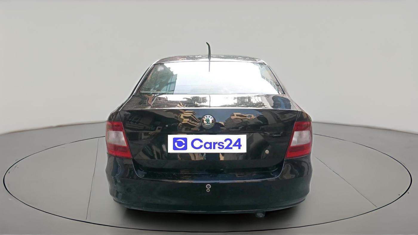 2012 Skoda Rapid AMBITION 1.6 TDI CR MT, Diesel, Manual, 1,39,423 km, exterior