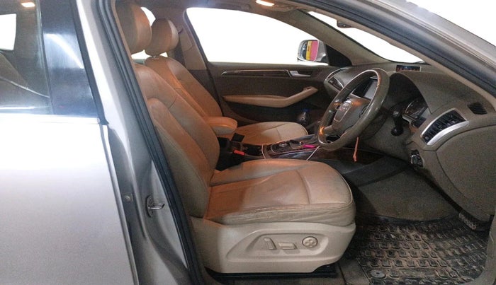 2012 Audi Q5 2.0 TDI QUATTRO, Diesel, Automatic, 1,04,900 km, interior