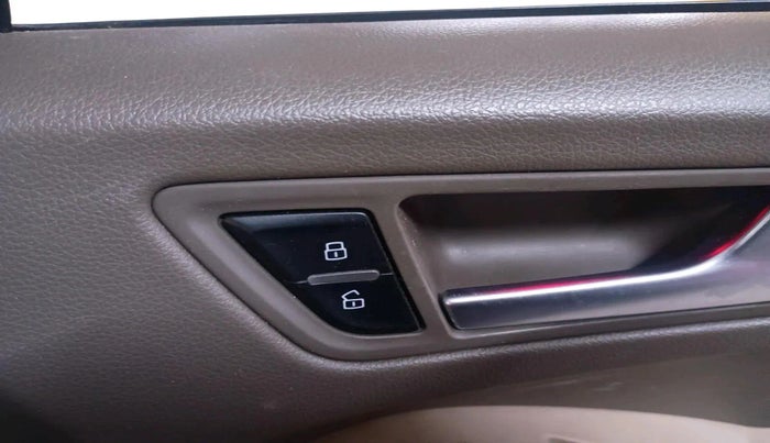 2012 Audi Q5 2.0 TDI QUATTRO, Diesel, Automatic, 1,04,900 km, interior