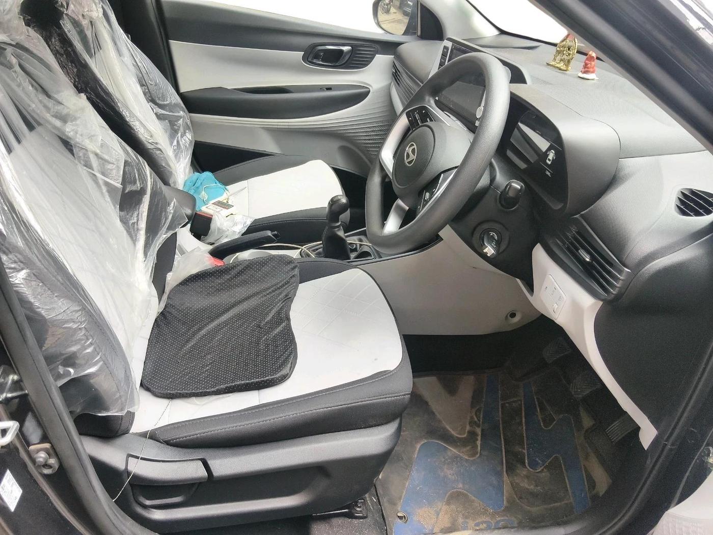 2025 Hyundai NEW I20 MAGNA 1.2 MT, Petrol, Manual, 12,040 km, interior
