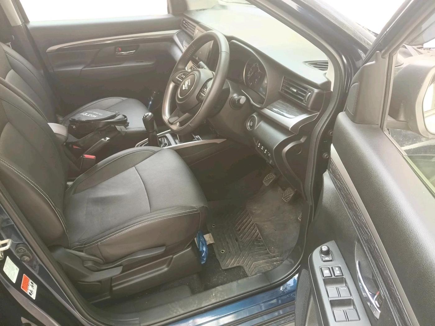 2023 Maruti XL6 ALPHA MT, Petrol, Manual, 11,639 km, interior
