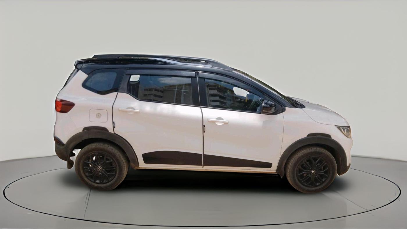 2022 Renault TRIBER RXZ DUAL TONE, Petrol, Manual, 16,219 km, exterior