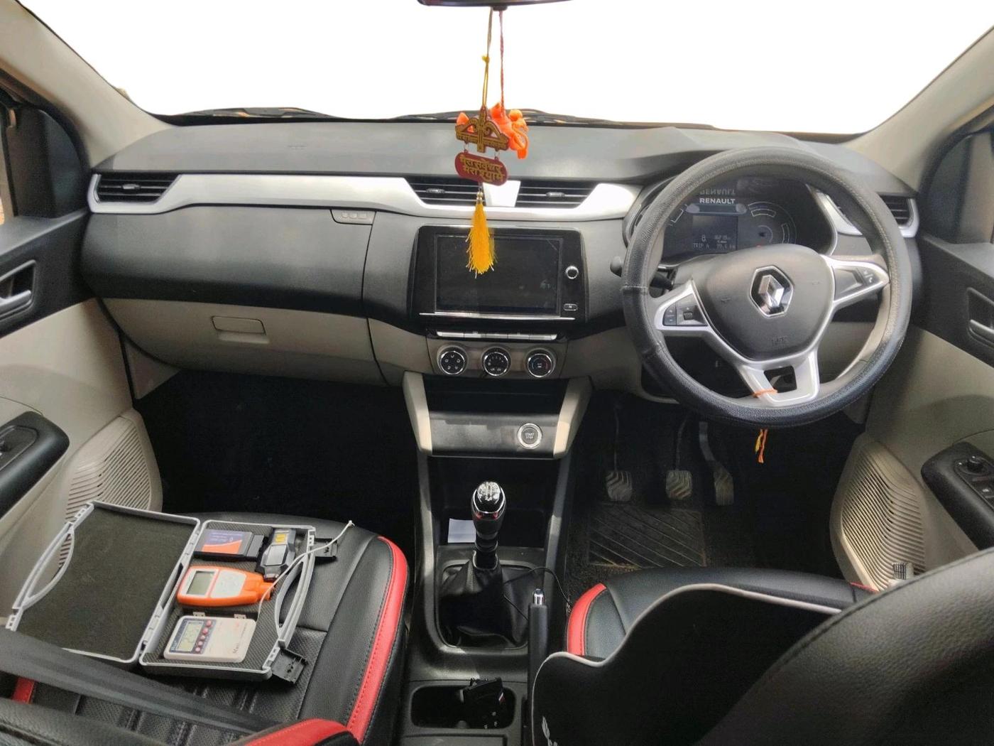 2022 Renault TRIBER RXZ DUAL TONE, Petrol, Manual, 16,219 km, interior