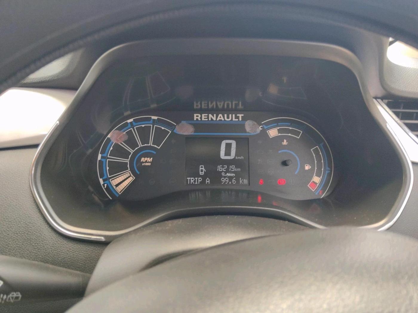 2022 Renault TRIBER RXZ DUAL TONE, Petrol, Manual, 16,219 km, interior