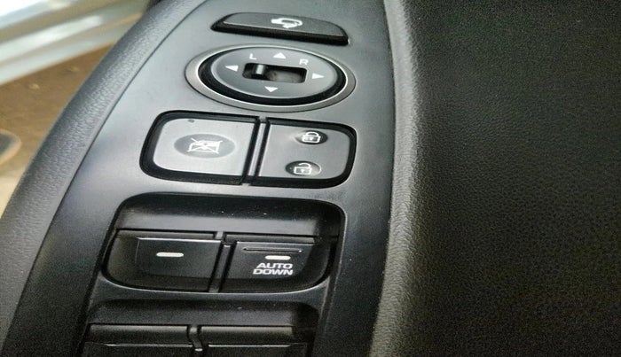 2019 Hyundai Grand i10 SPORTZ 1.2 KAPPA VTVT DUAL TONE, Petrol, Manual, 38,096 km, interior