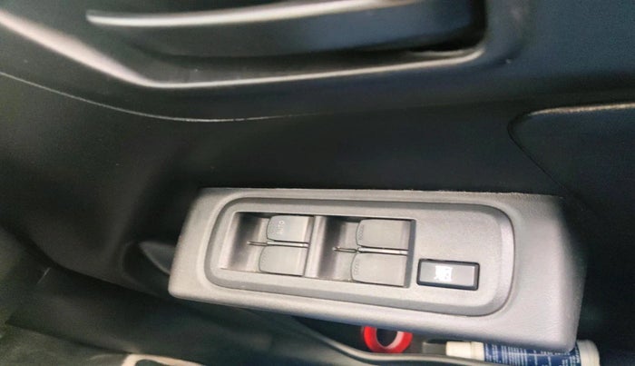 2023 Maruti Swift LXI, Petrol, Manual, 33,000 km, interior