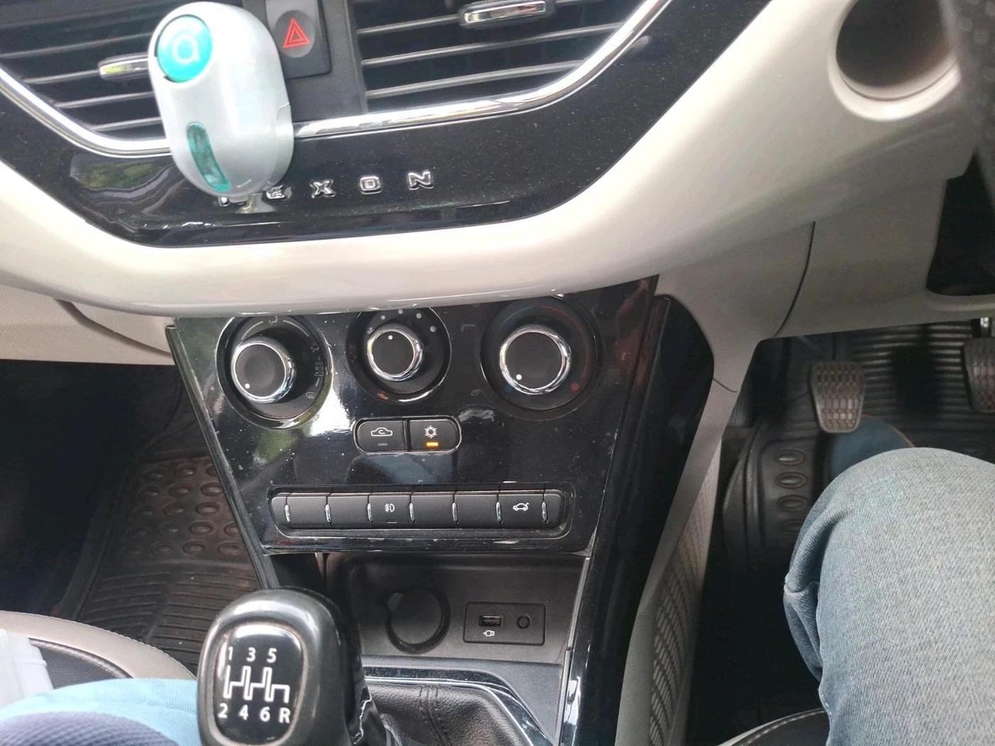 2022 Tata NEXON XZ PETROL, Petrol, Manual, 23,313 km, interior