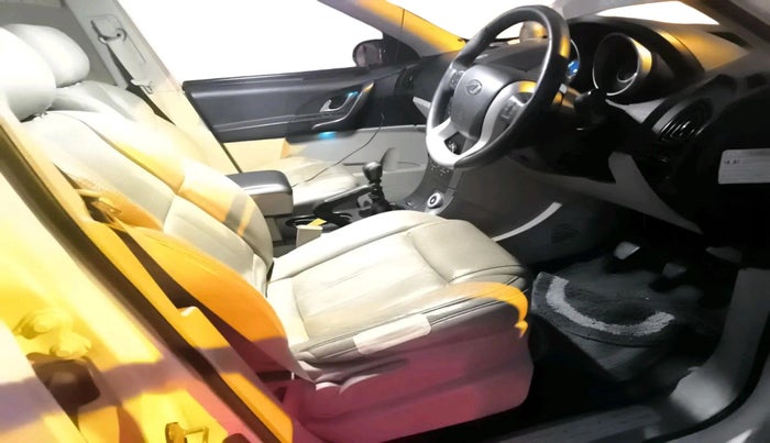 2016 Mahindra XUV500 W8, Diesel, Manual, 1,24,193 km, interior