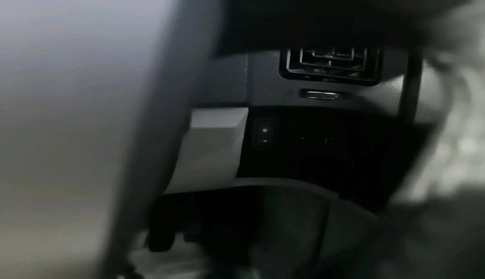 2016 Mahindra XUV500 W8, Diesel, Manual, 1,24,193 km, interior