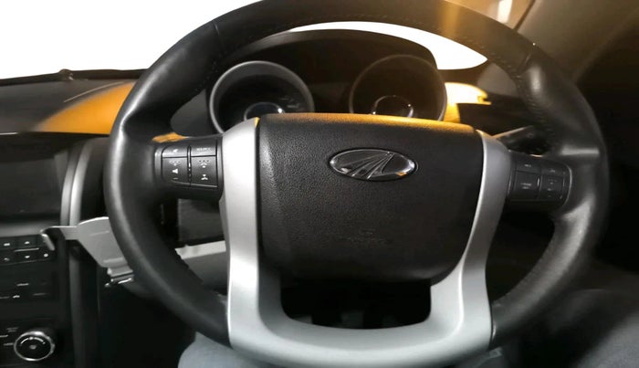 2016 Mahindra XUV500 W8, Diesel, Manual, 1,24,193 km, interior