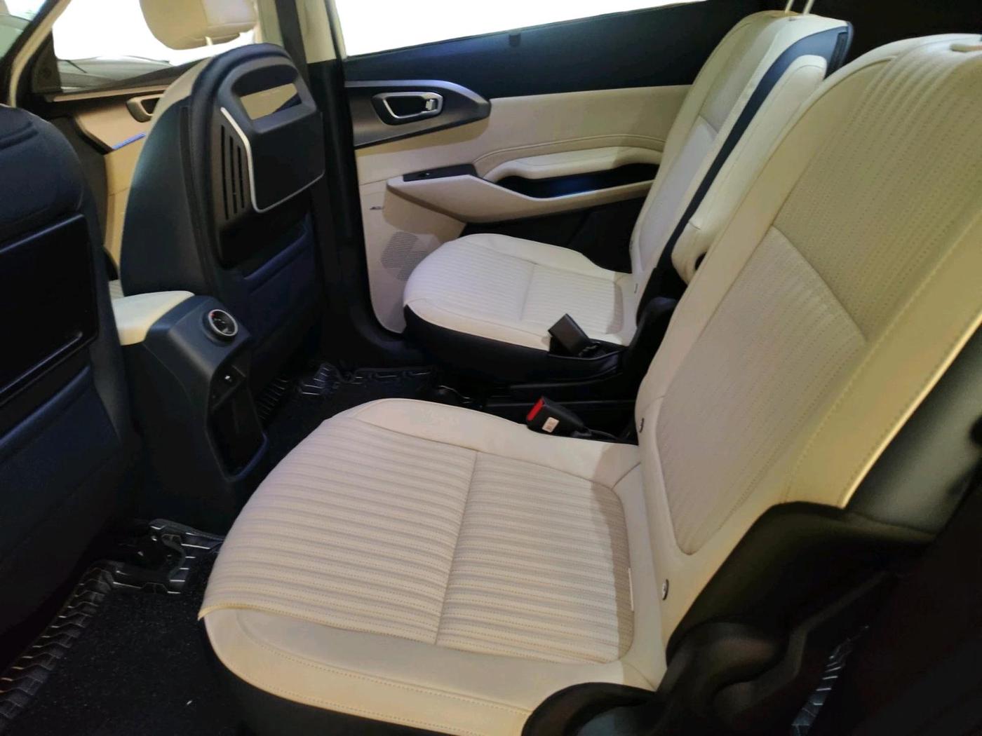 2025 KIA Carens Clavis HTX Plus 1.5 Turbo Petrol 7STR DCT, Petrol, Automatic, 5,863 km, interior