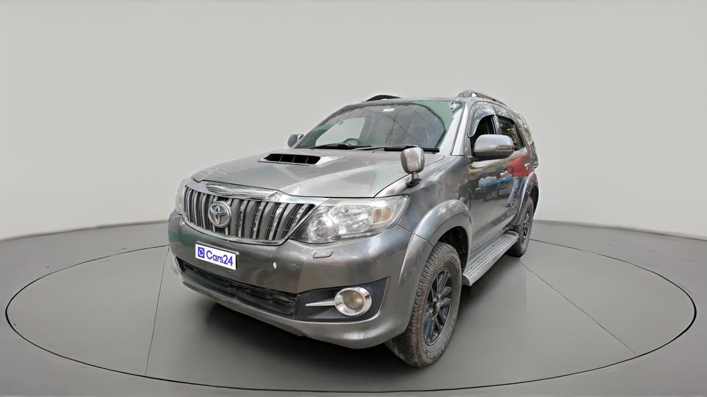 2012 Toyota Fortuner 3.0 4X4 MT, Diesel, Manual, 2,55,671 km, exterior