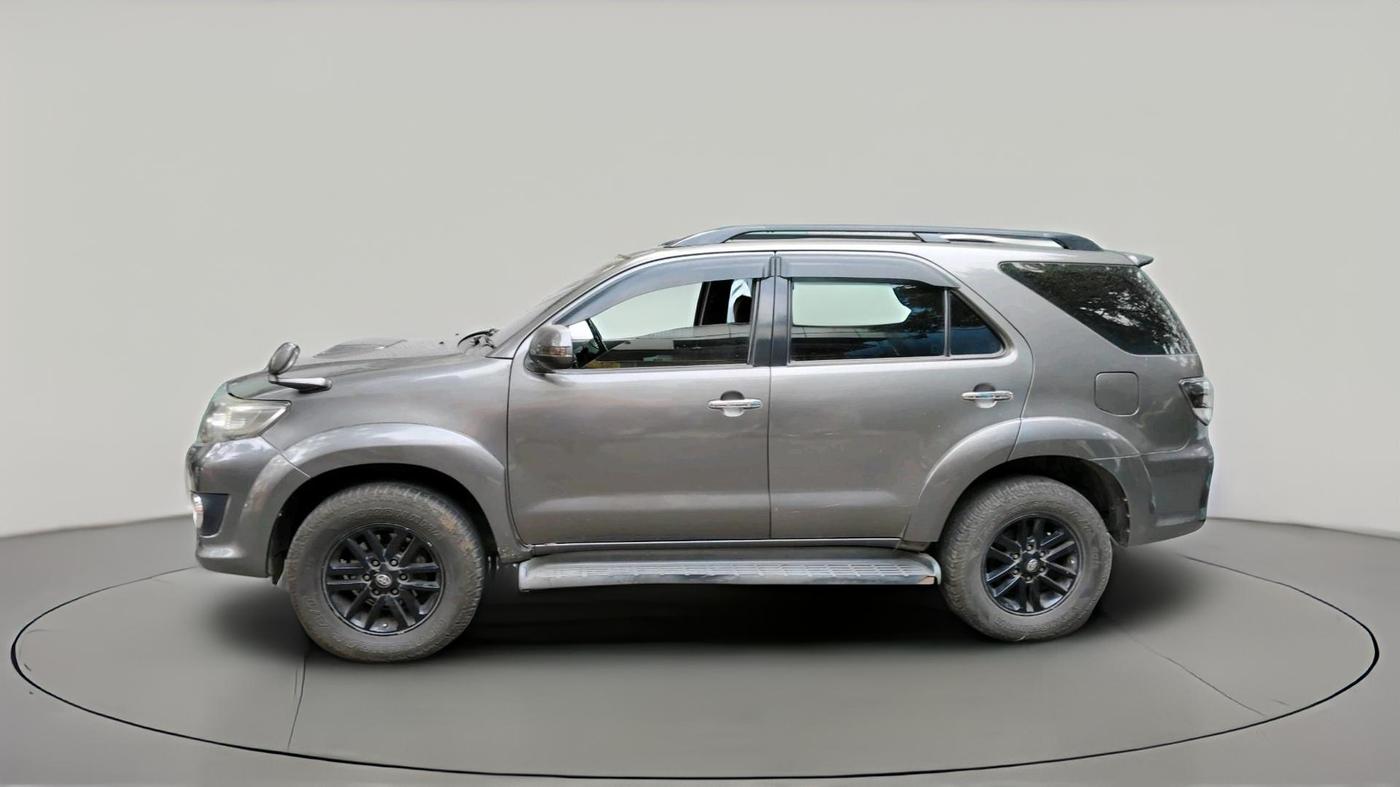 2012 Toyota Fortuner 3.0 4X4 MT, Diesel, Manual, 2,55,671 km, exterior