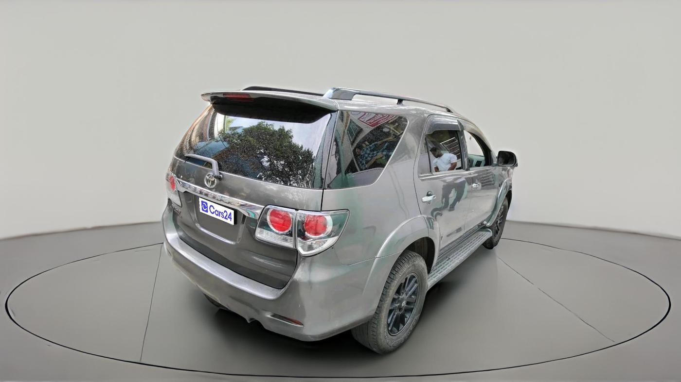 2012 Toyota Fortuner 3.0 4X4 MT, Diesel, Manual, 2,55,671 km, exterior