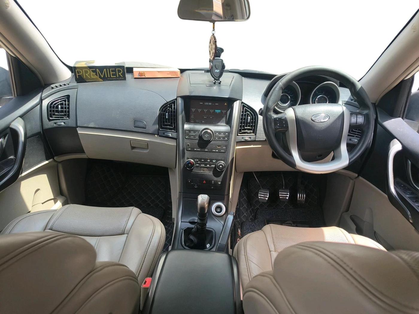 2017 Mahindra XUV500 W10, Diesel, Manual, 1,09,013 km, interior