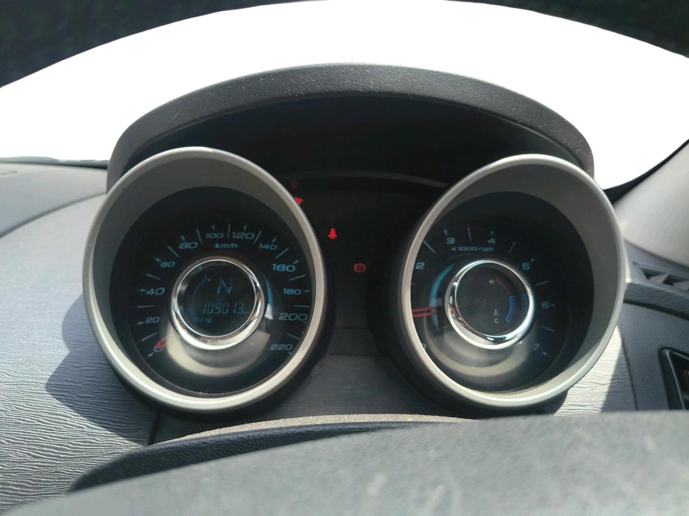 2017 Mahindra XUV500 W10, Diesel, Manual, 1,09,013 km, interior