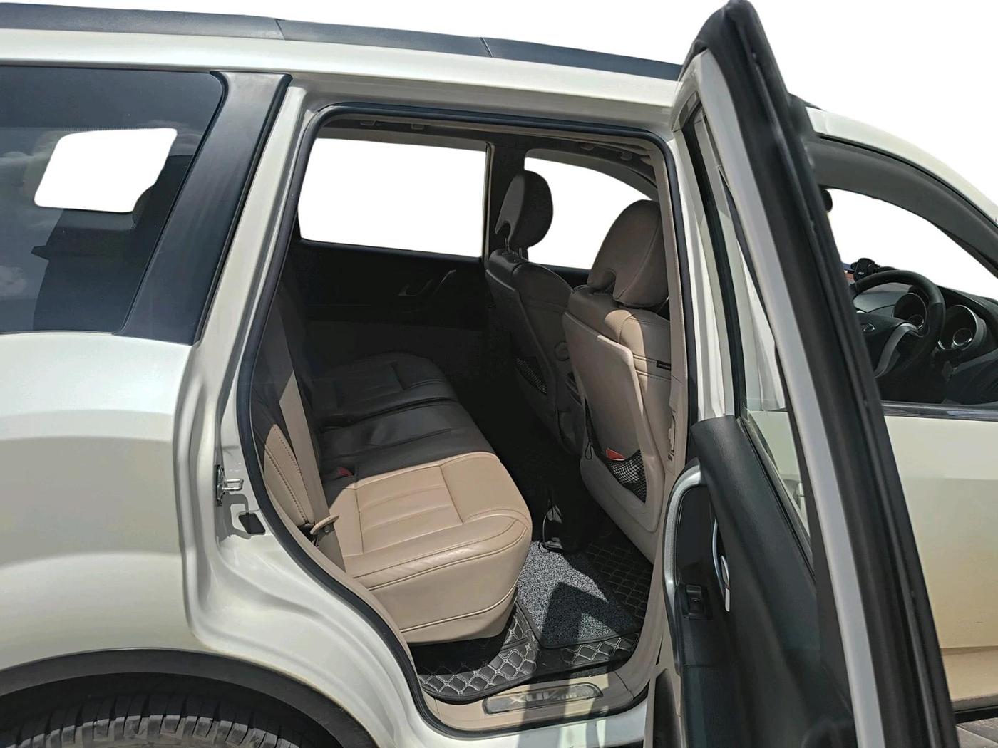 2017 Mahindra XUV500 W10, Diesel, Manual, 1,09,013 km, interior