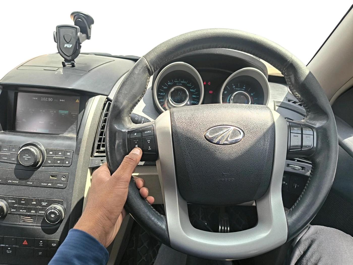 2017 Mahindra XUV500 W10, Diesel, Manual, 1,09,013 km, interior