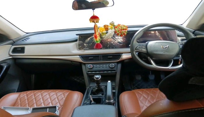 2023 Mahindra XUV700 AX 5 P MT 7 STR, Petrol, Manual, 32,557 km, interior