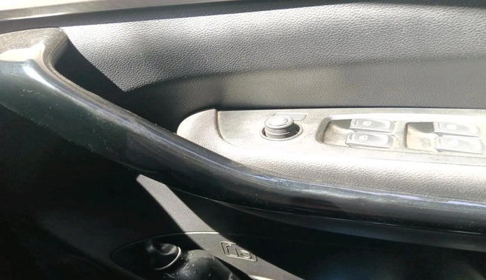 2023 Mahindra XUV700 AX 5 P MT 7 STR, Petrol, Manual, 32,557 km, interior