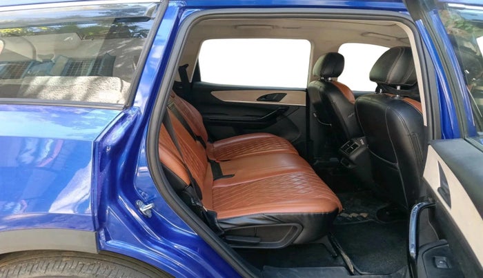 2023 Mahindra XUV700 AX 5 P MT 7 STR, Petrol, Manual, 32,557 km, interior