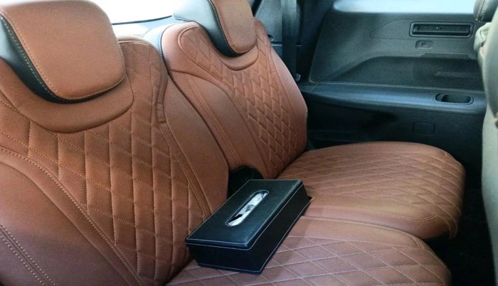 2023 Mahindra XUV700 AX 5 P MT 7 STR, Petrol, Manual, 32,557 km, interior