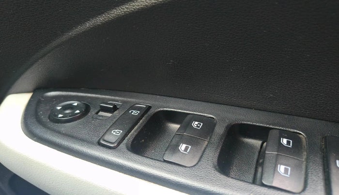 2023 Hyundai VENUE S(O) 1.2, Petrol, Manual, 76,218 km, interior