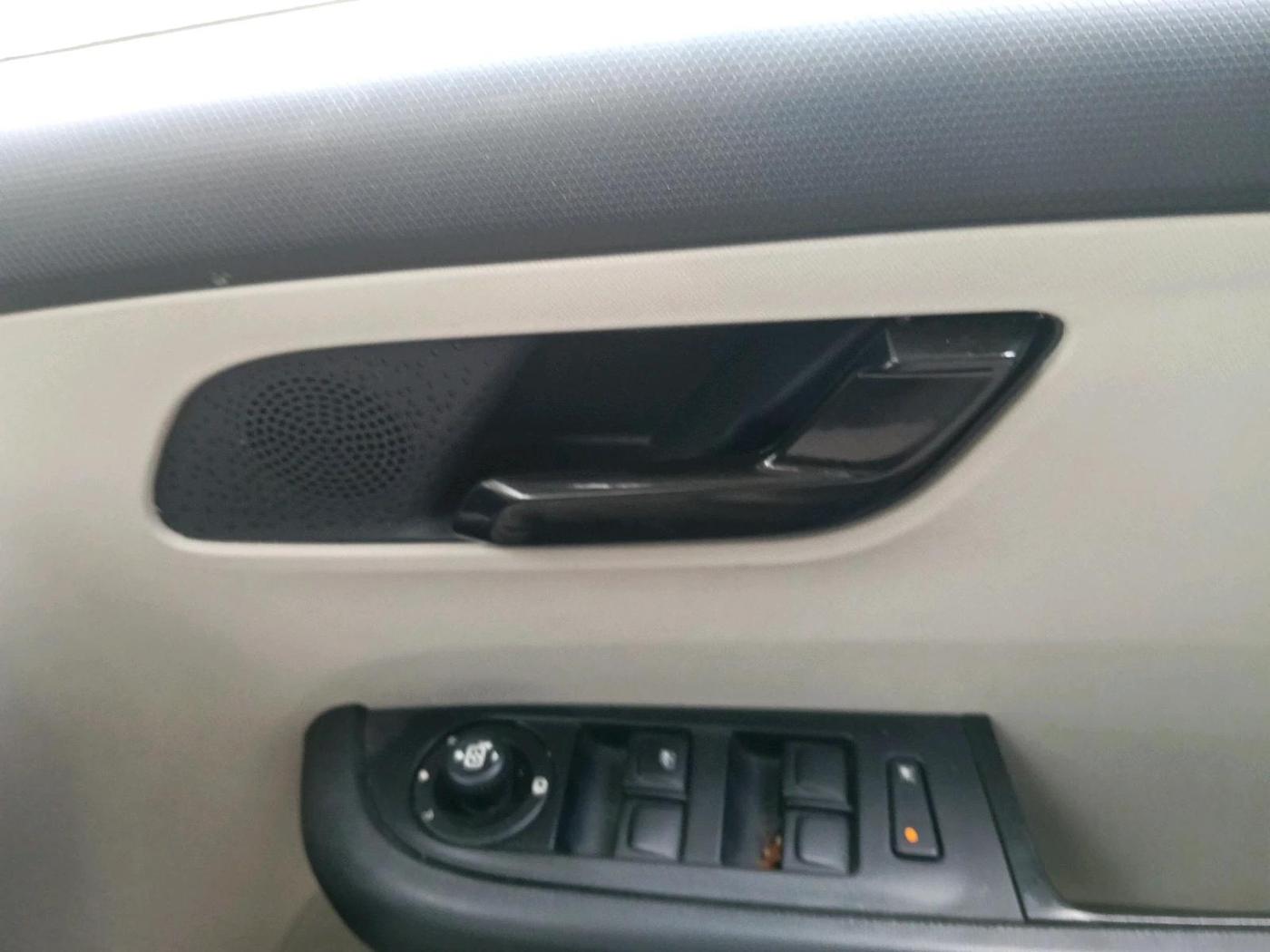 2024 Tata ALTROZ XT PETROL, Petrol, Manual, 20,376 km, interior