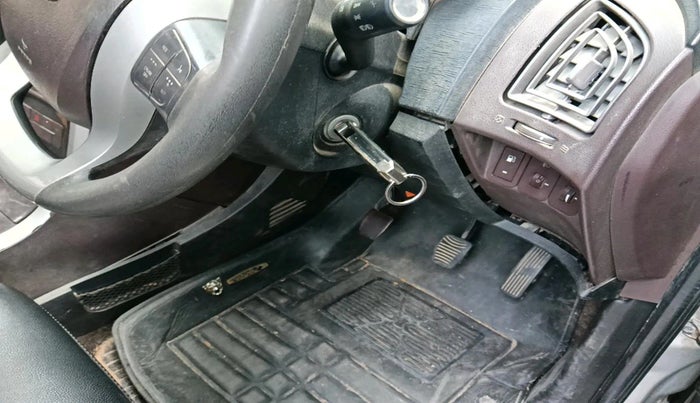 2012 Mahindra XUV500 W6, Diesel, Manual, 1,01,848 km, interior