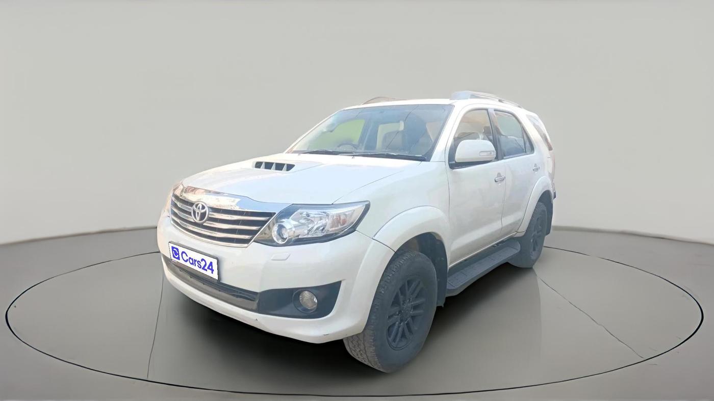 2014 Toyota Fortuner 3.0 4X2 MT, Diesel, Manual, 1,24,184 km, exterior