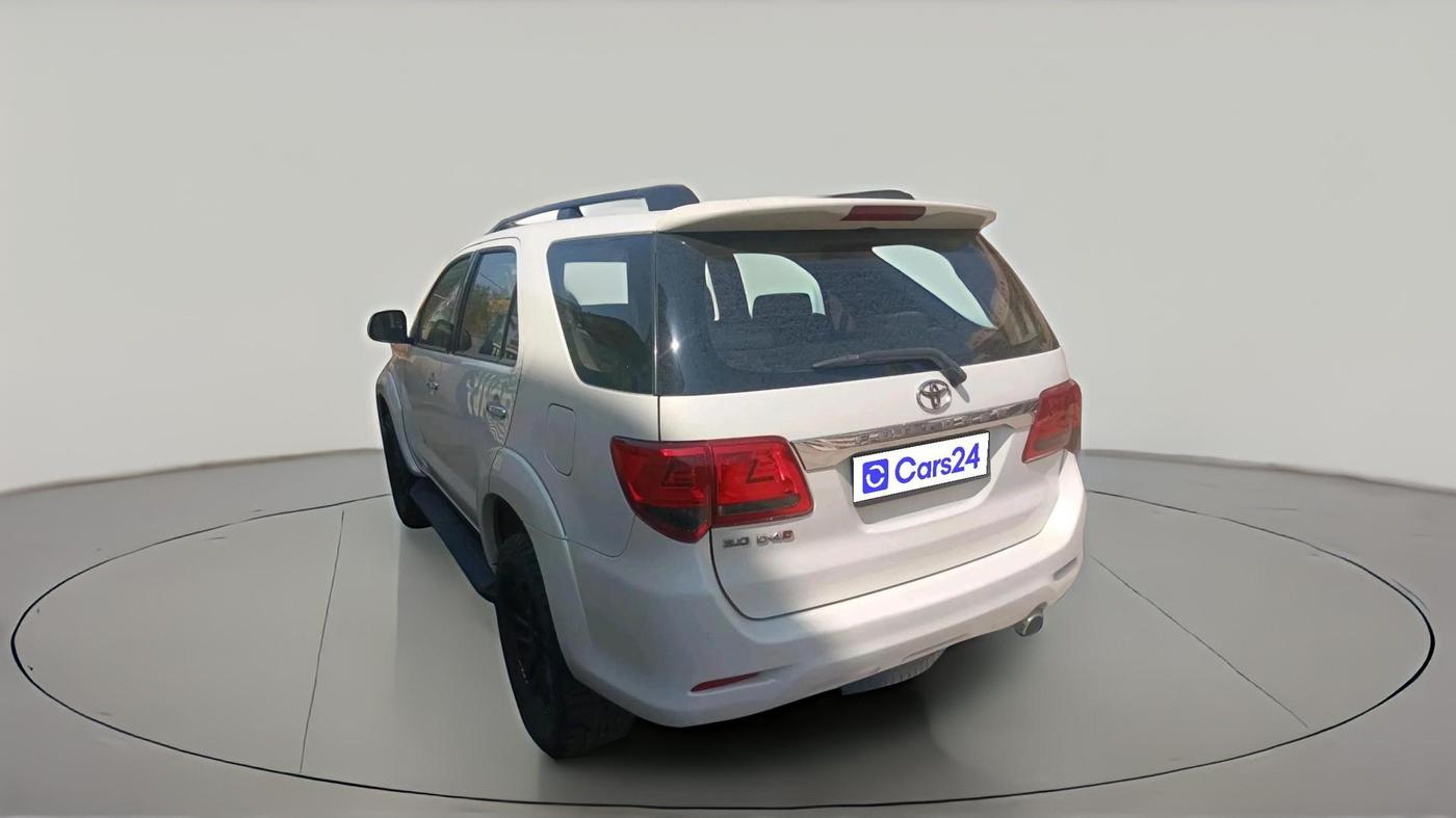 2014 Toyota Fortuner 3.0 4X2 MT, Diesel, Manual, 1,24,184 km, exterior