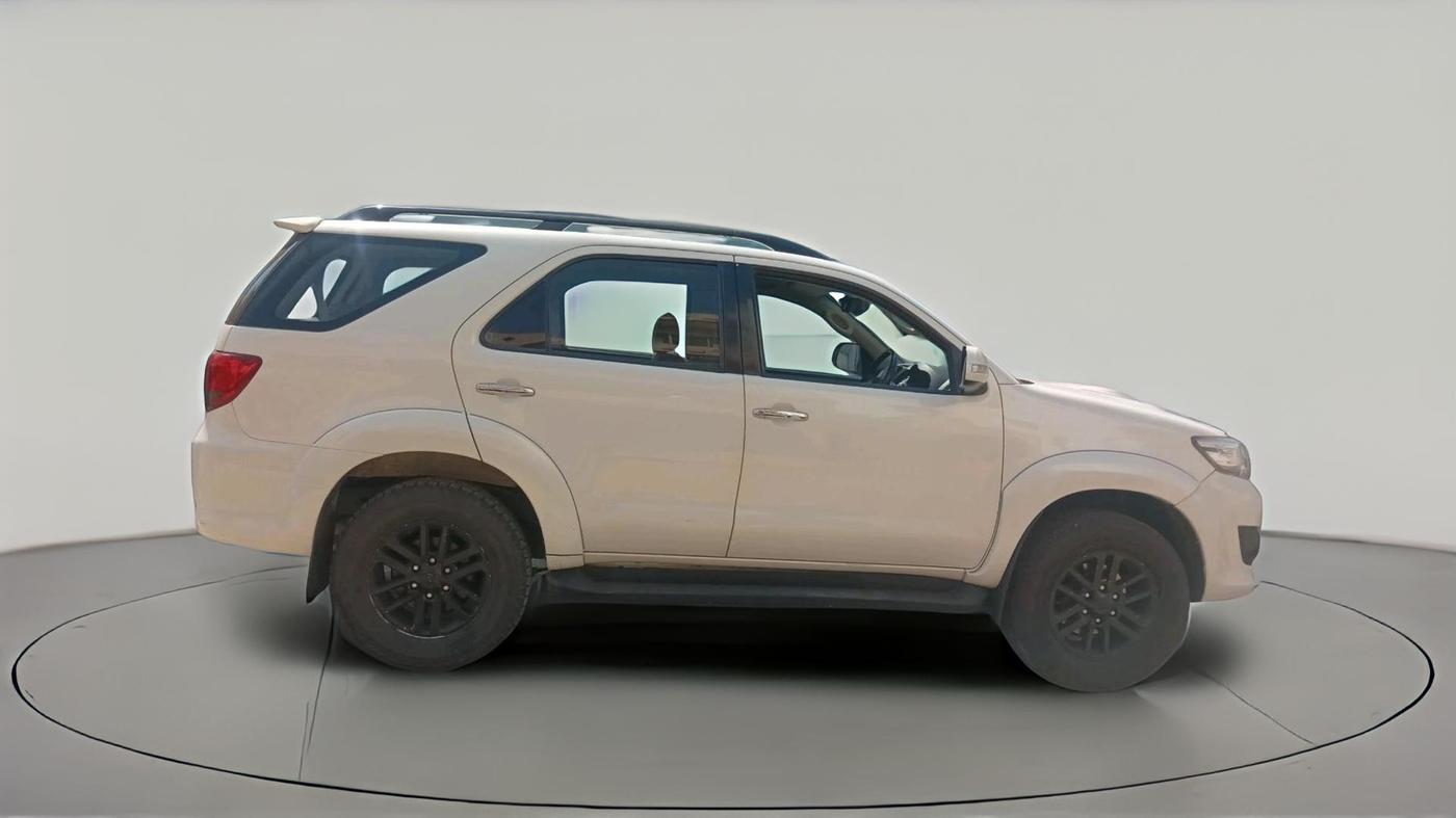 2014 Toyota Fortuner 3.0 4X2 MT, Diesel, Manual, 1,24,184 km, exterior