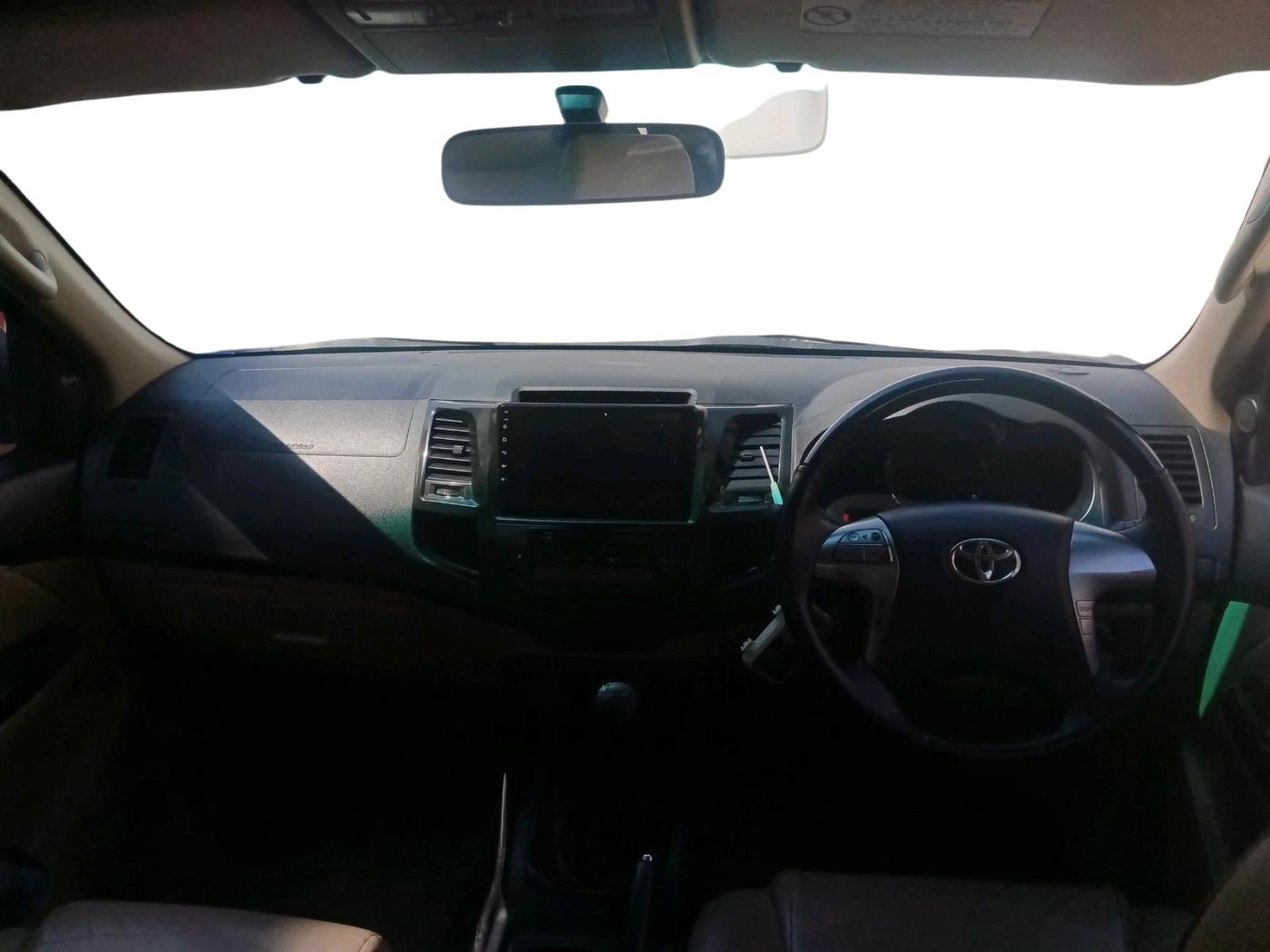 2014 Toyota Fortuner 3.0 4X2 MT, Diesel, Manual, 1,24,184 km, interior