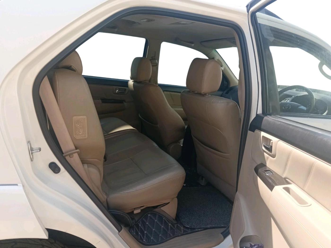 2014 Toyota Fortuner 3.0 4X2 MT, Diesel, Manual, 1,24,184 km, interior